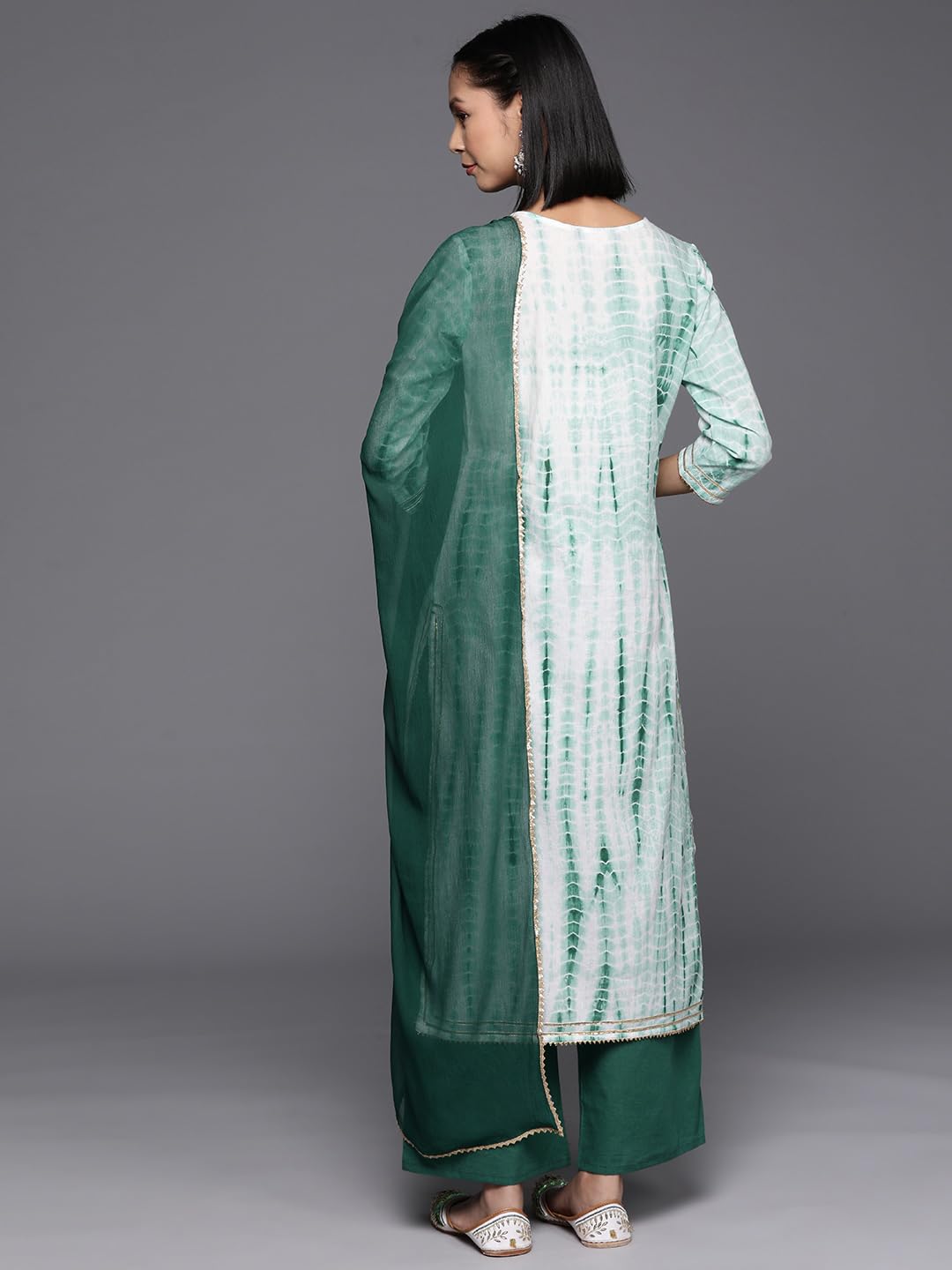 Varanga Women Straight Kurta With Round Neck Paired With Green Solid Palazzo And Green Solid Dupatta.