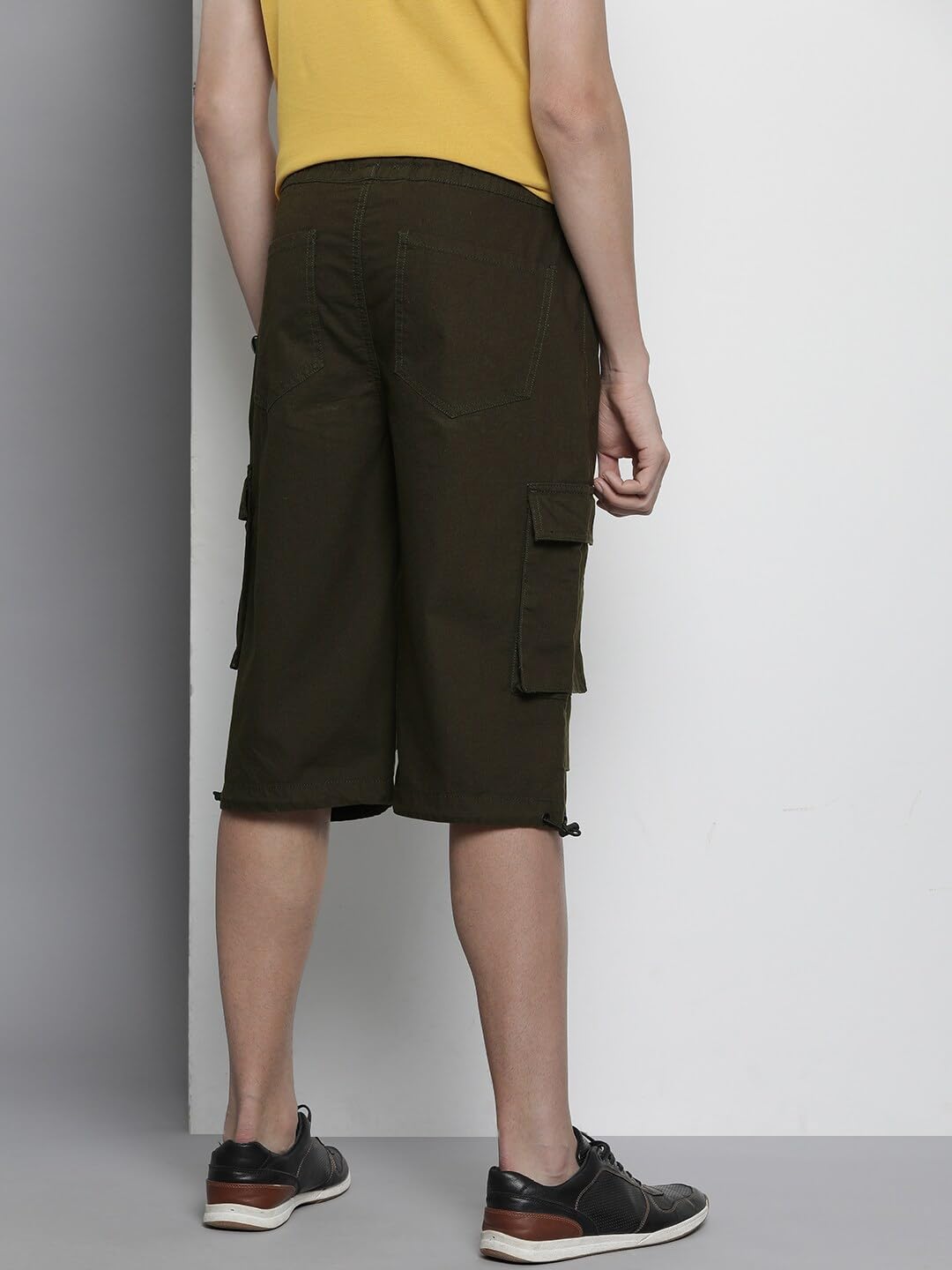 The Indian Garage Co Men Relaxed Fit Solid Mid-Rise Cargo Bermuda Shorts Dark Olive