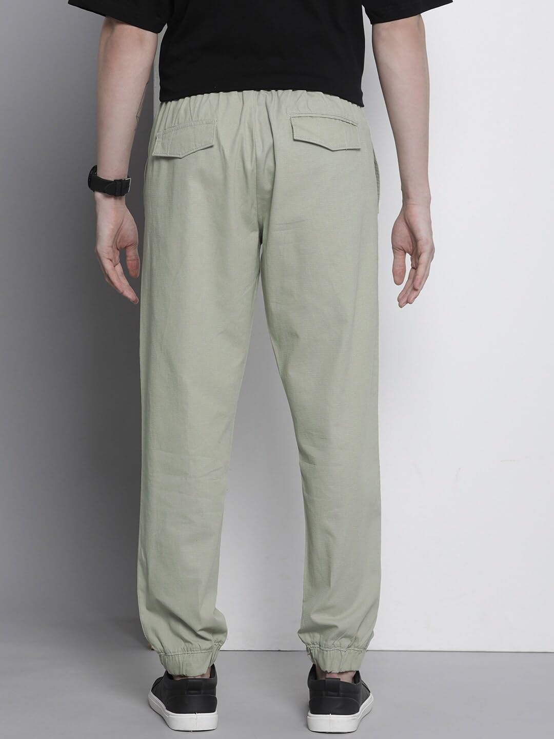 The Indian Garage Co Men Regular Fit Solid Mid-Rise Woven Joggers Green