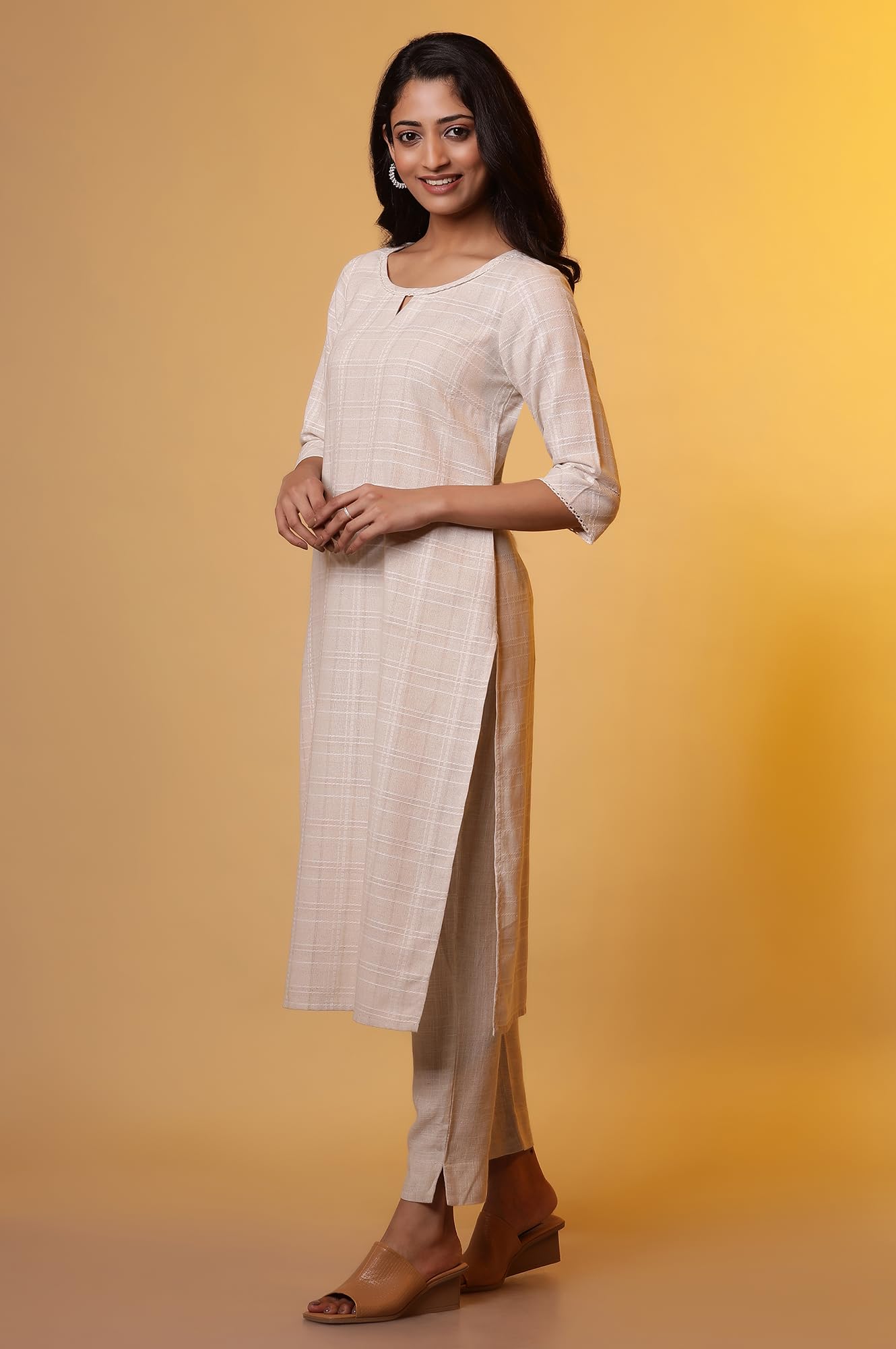 Aurelia WomenS Cotton Blend Checkered Regular Kurta (24Fea15220_Beige
