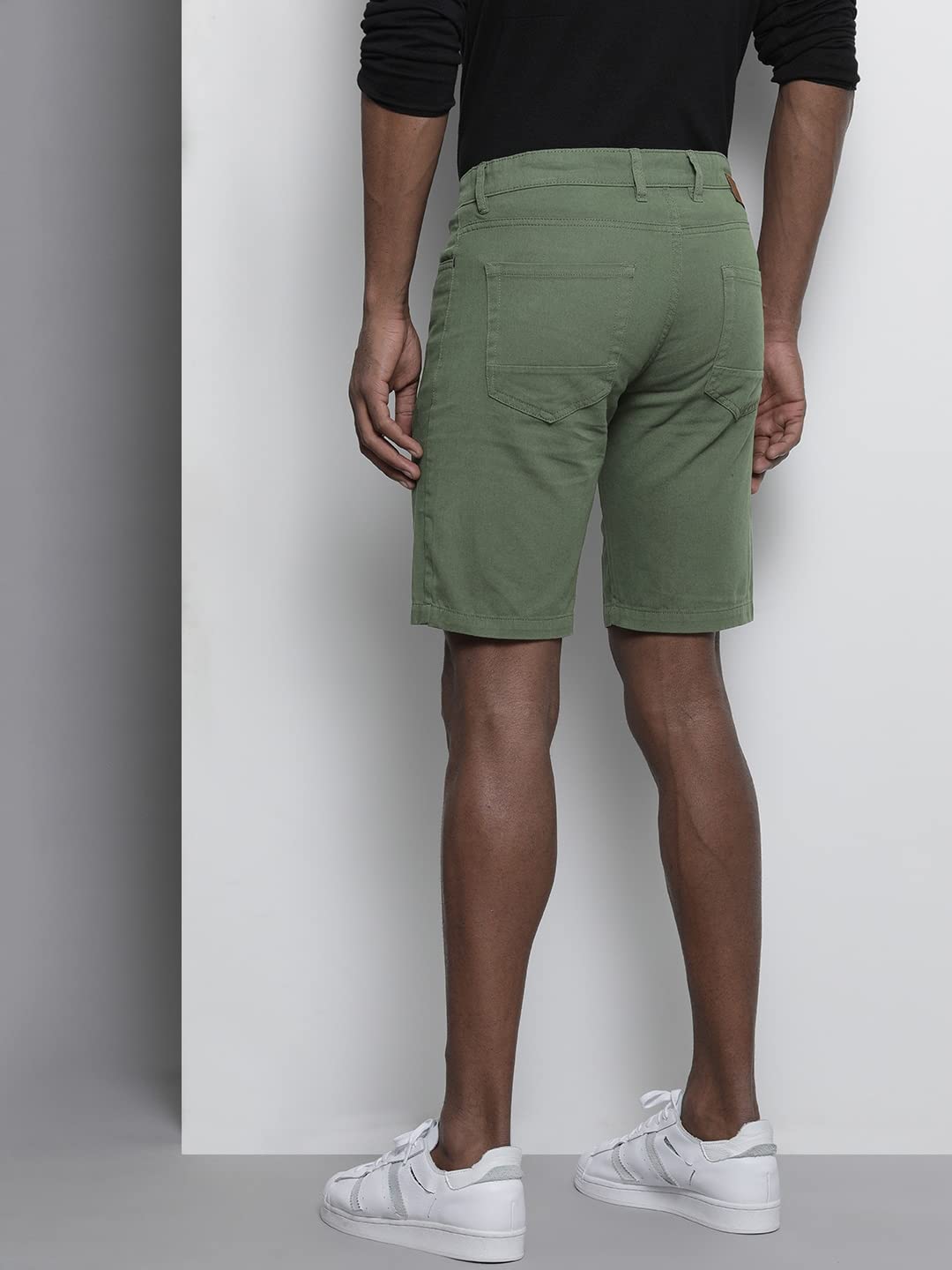 The Indian Garage Co Men Slim Fit Solid Mid-Rise Chino Shorts Green