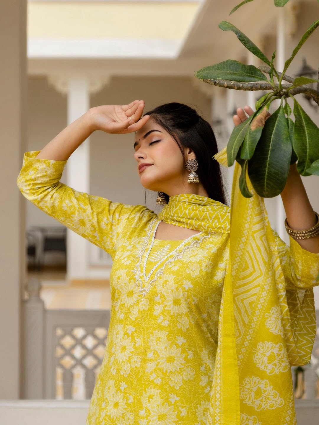 KLOSIA Women Viscose Floral Printed A-Line Kurta and Pant Set with Dupatta