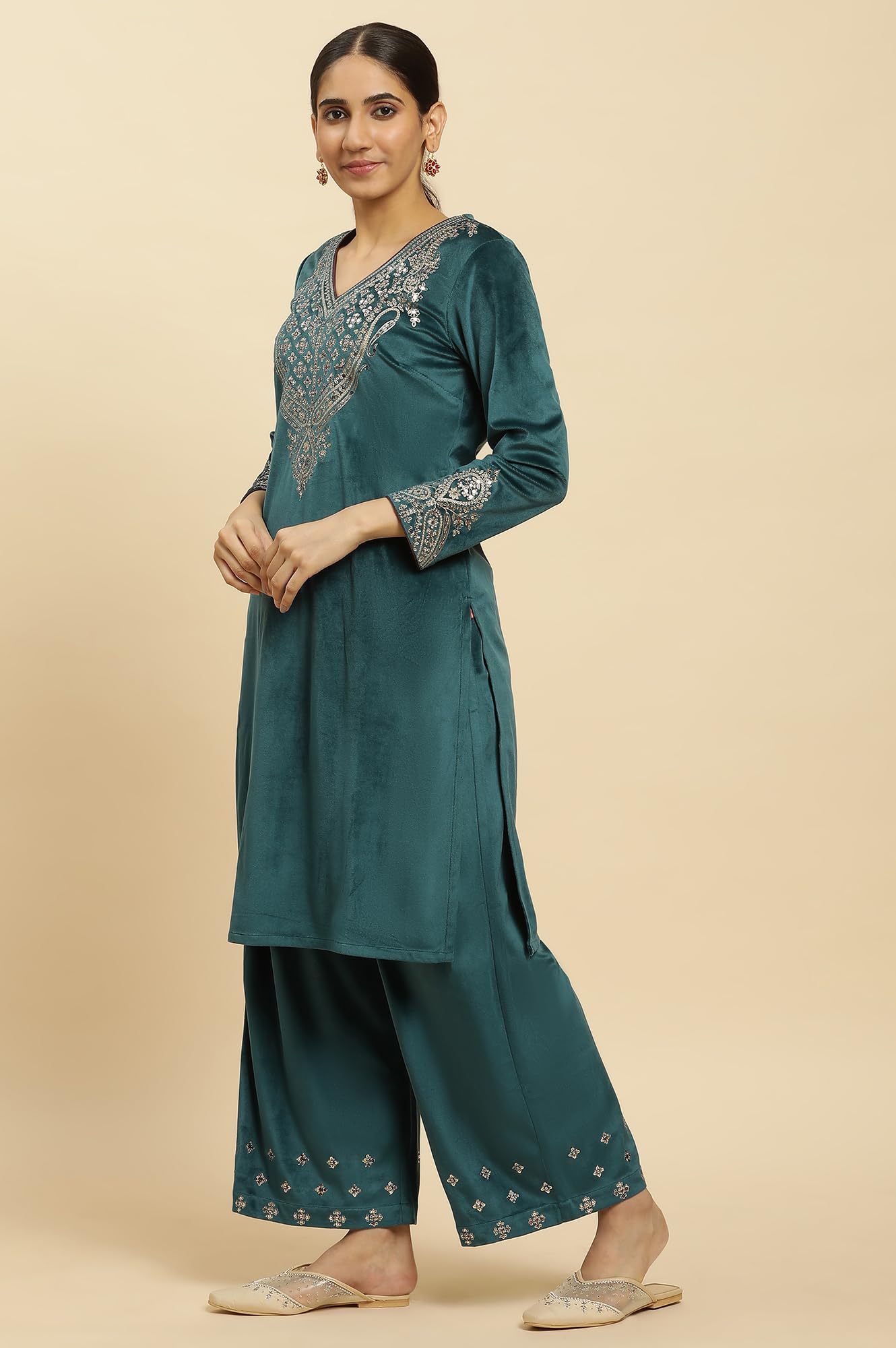 W for Woman Women Kurta, Parallel Pant & Shawl