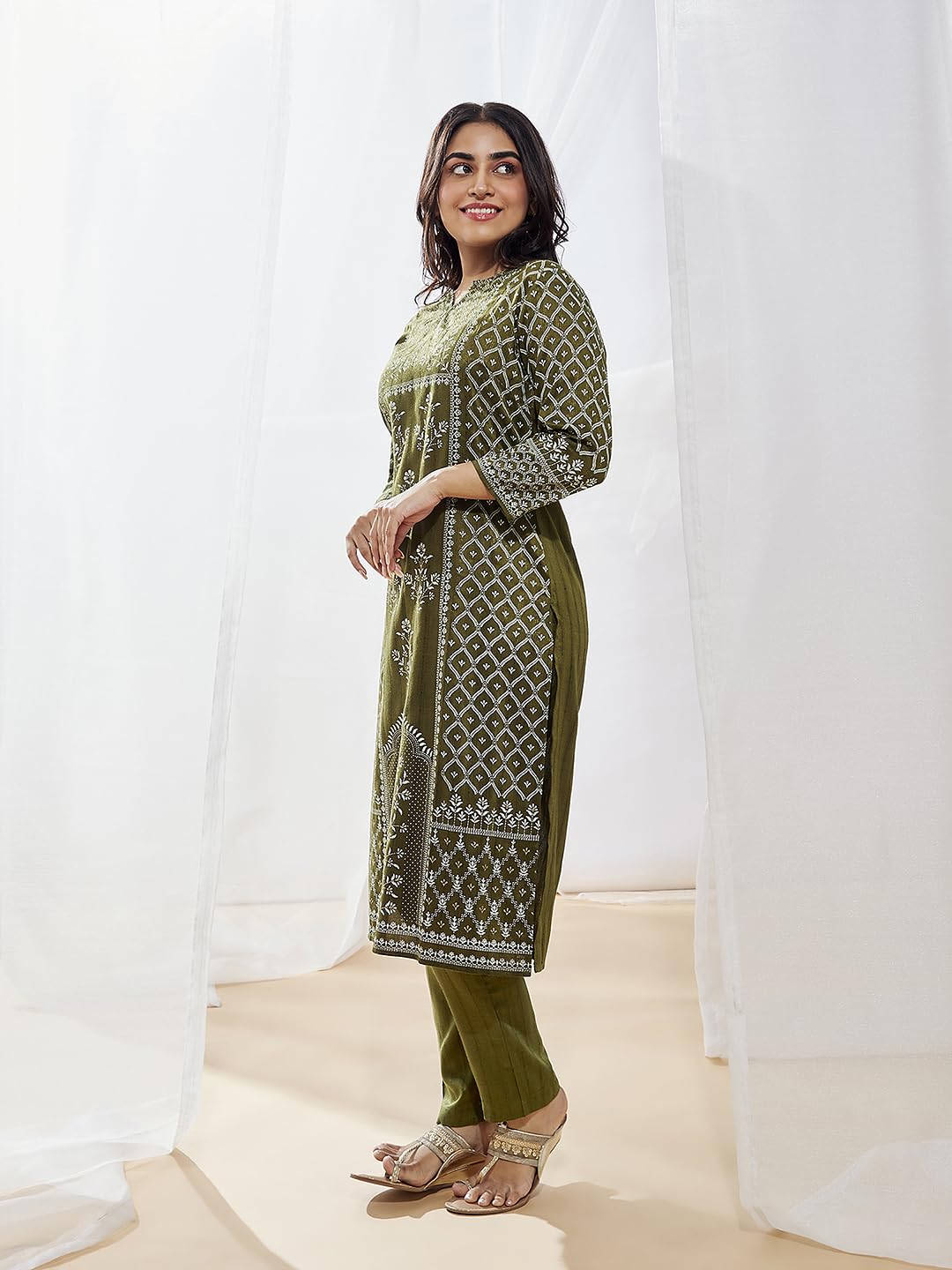 VASTRAMAY Women's Pink Kurta Set | This designer kurta set offers a chic, stylish ensemble for the modern woman seeking both comfort and style in her ethnic wear wardrobe.