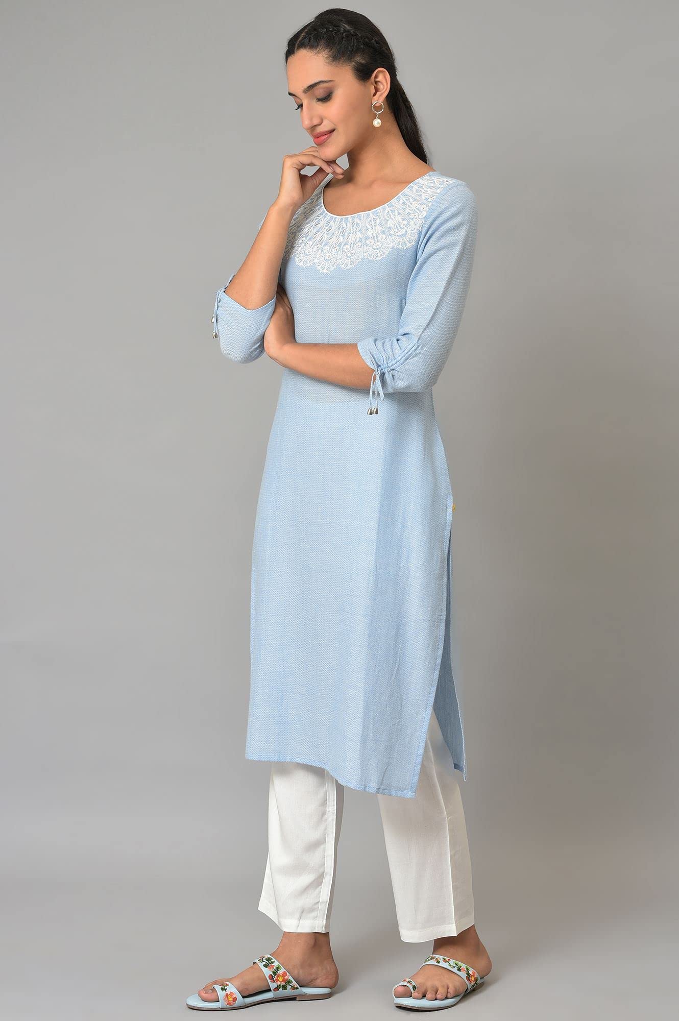 Blue Cotton Round Neck Embroidered Kurta