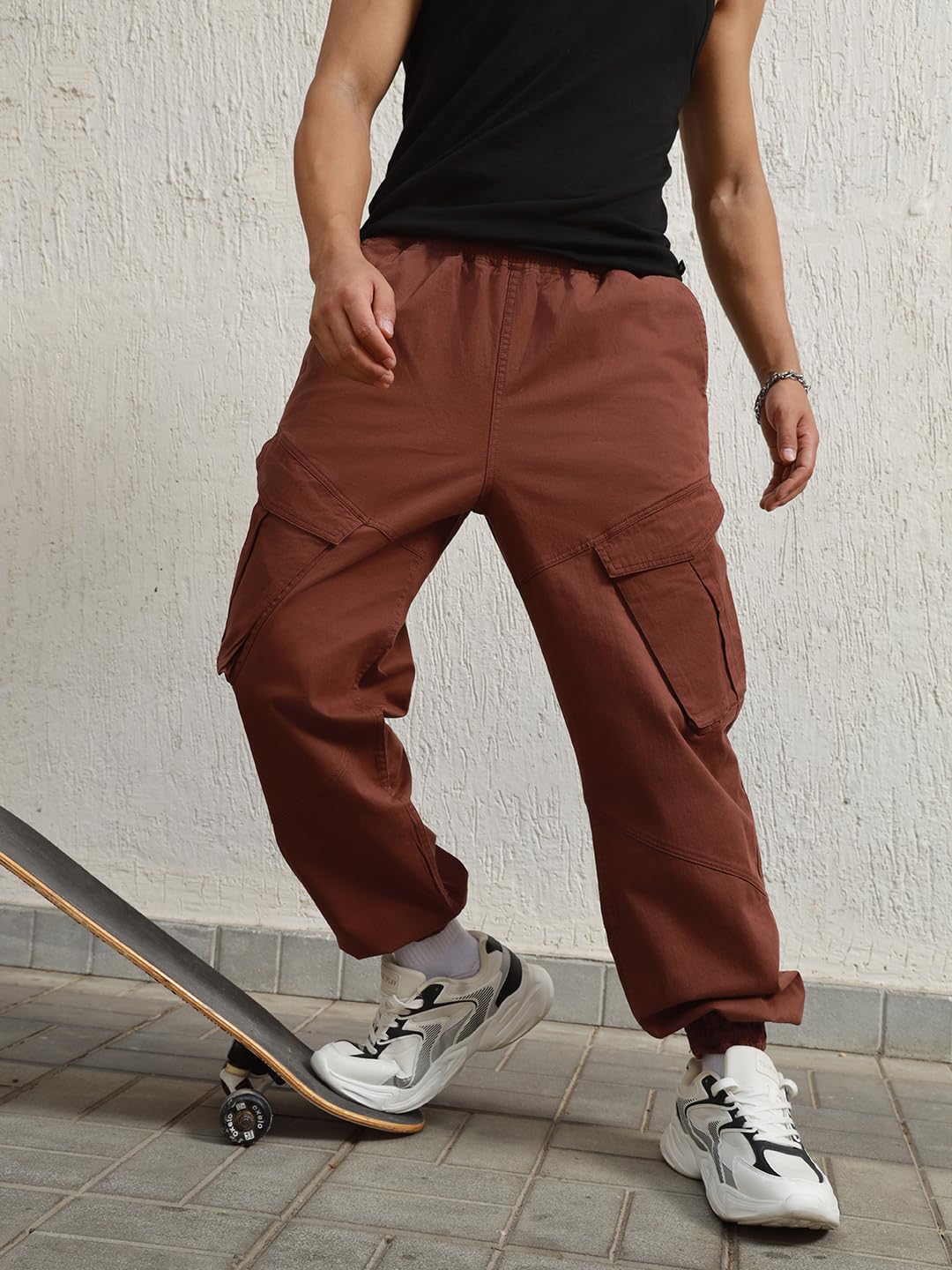 Hubberholme Men Brown Summer Cotton Loose Fit Solid Trousers_4