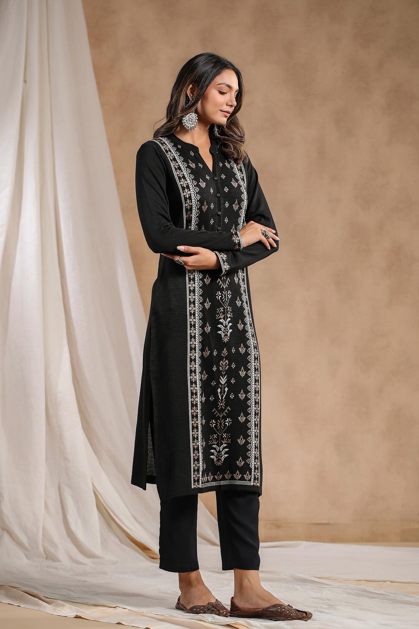 ishin Womens Black Jacquard Style Ethnic Motifs Straight Winterwear Kurta