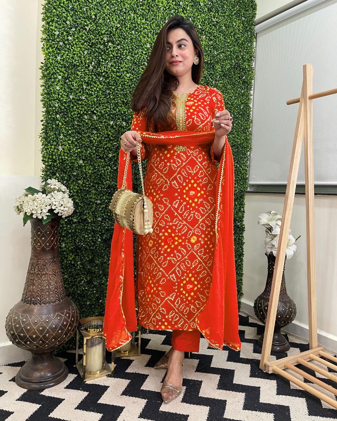 GoSriKi Women's Kurta Bandhej Straight Printed Rayon Blend Set, Large, Orange, Model TURAE-RED-G8S