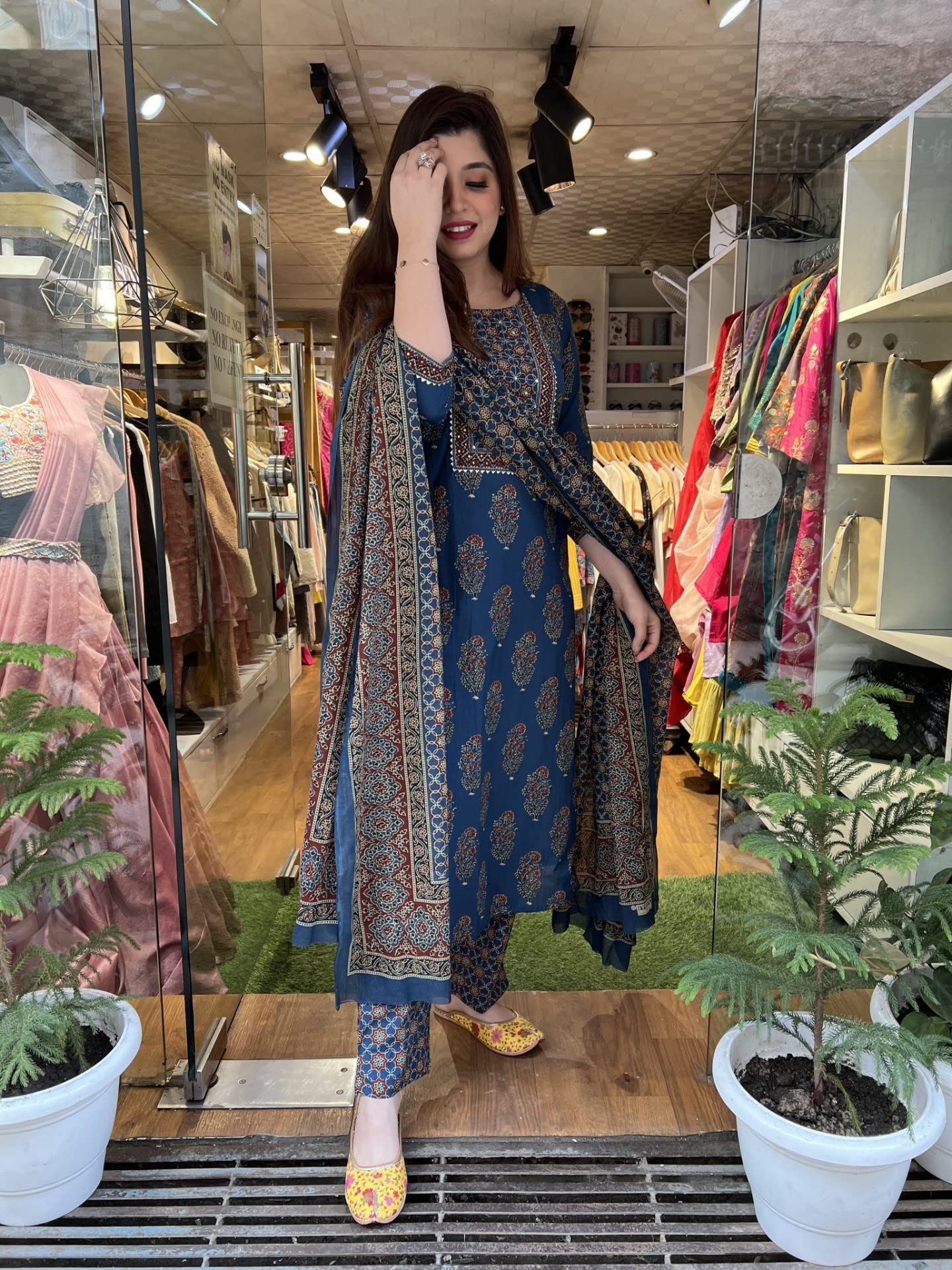 GoSriKi Women's Cotton Blend Straight Printed Kurta with Pant & Dupatta (Patni-GS)