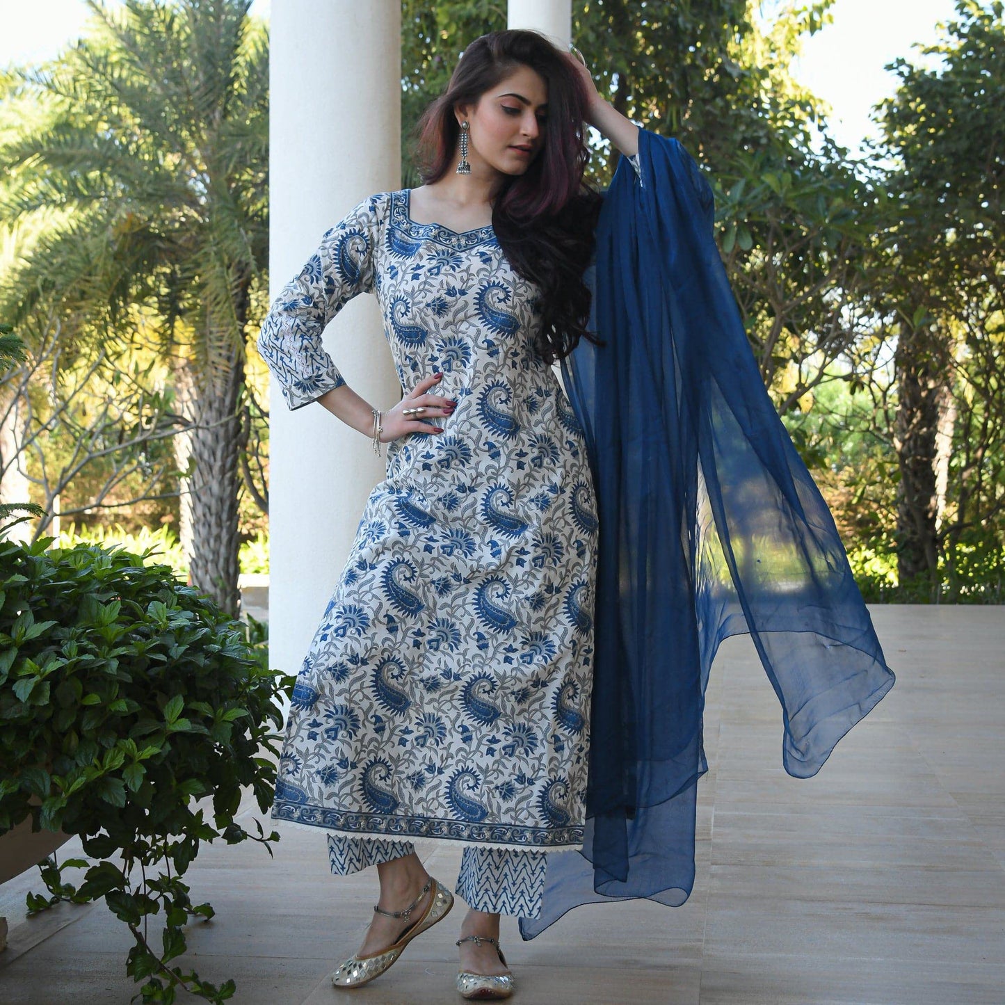 GoSriKi Women's Cotton Blend Straight Printed Kurta With Pant & Dupatta (Please-GO)