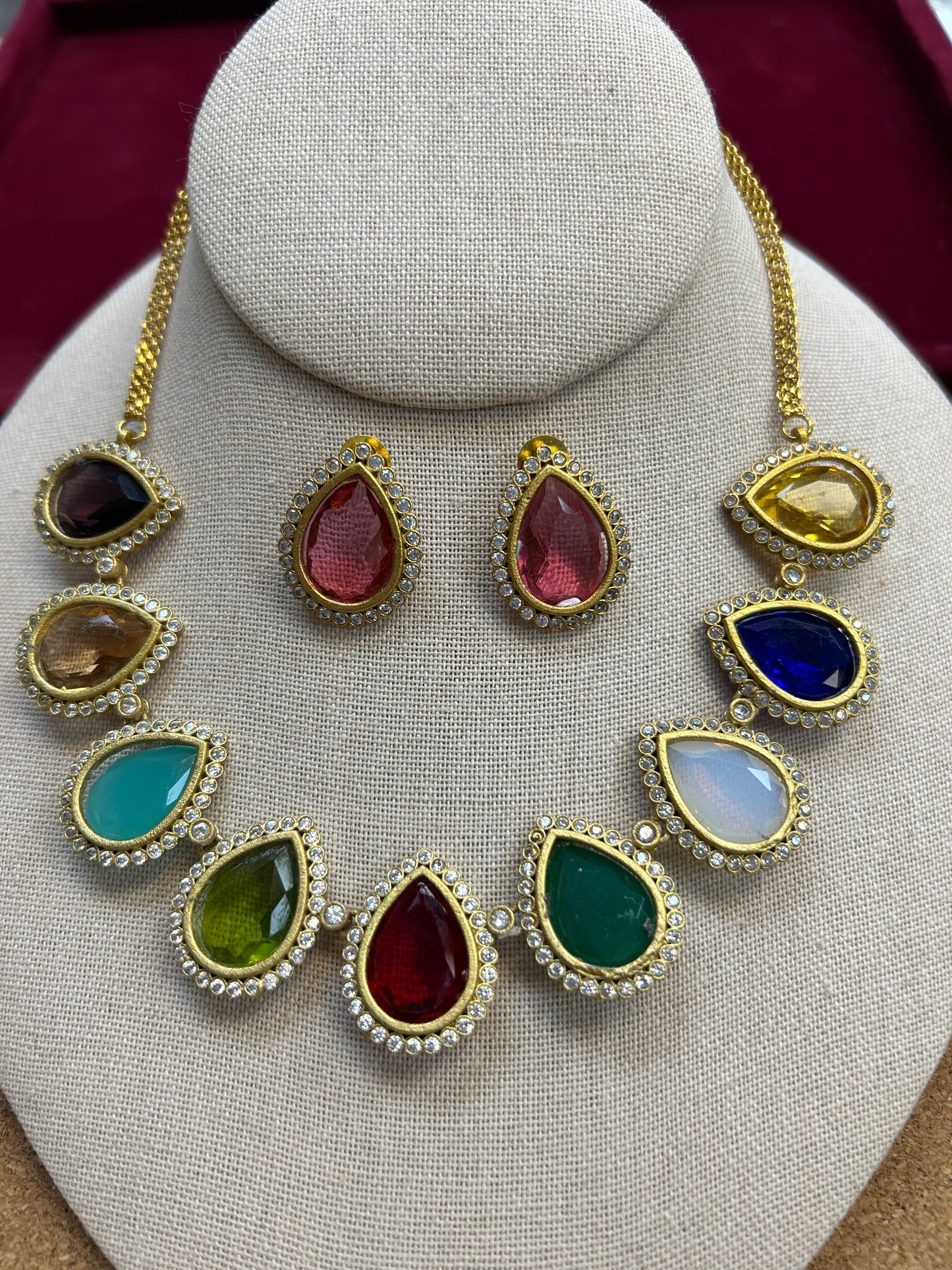 Multi color stone necklace set