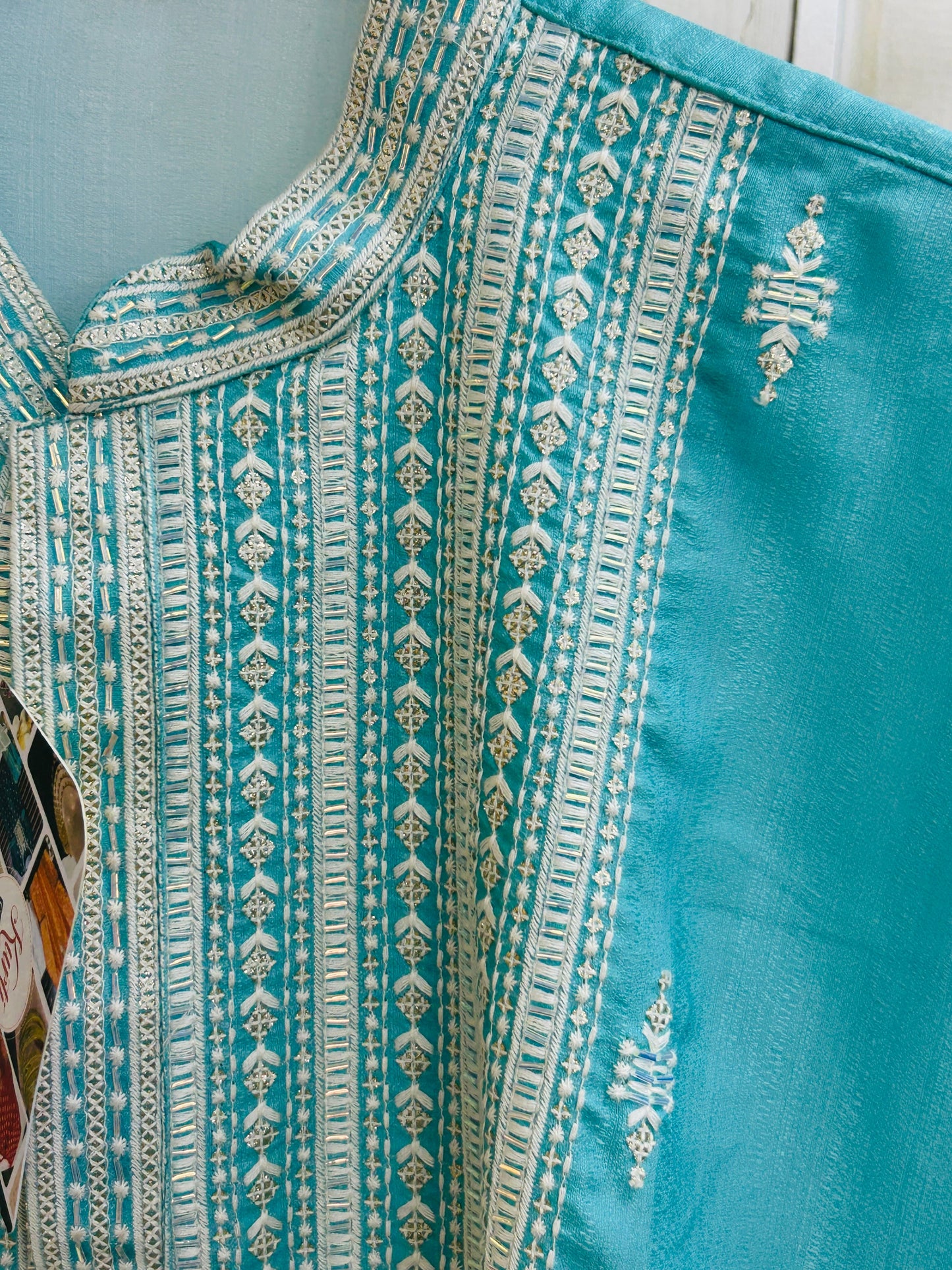 Embroidered kurta set for men