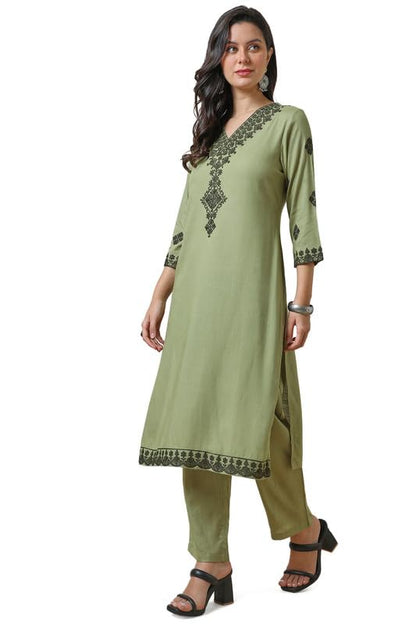Soch Womens Sap Green Rayon Slub Embroidered Kurta Set With Thread Work