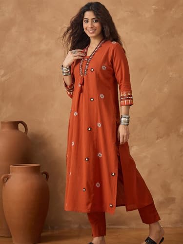 Varanga Thread Embroidered Panelled Kurta Paired with A Pair Solid Trousers