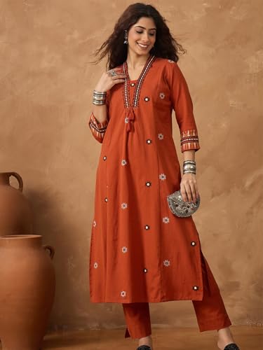 Varanga Thread Embroidered Panelled Kurta Paired with A Pair Solid Trousers