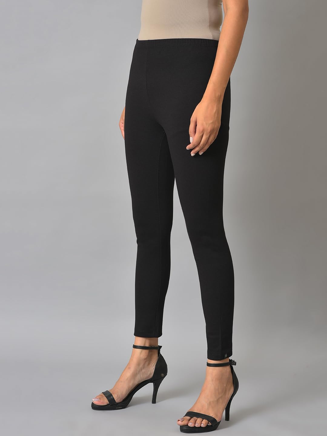 Aurelia WomenS Relaxed Tight (22Cre60060-605075_Black