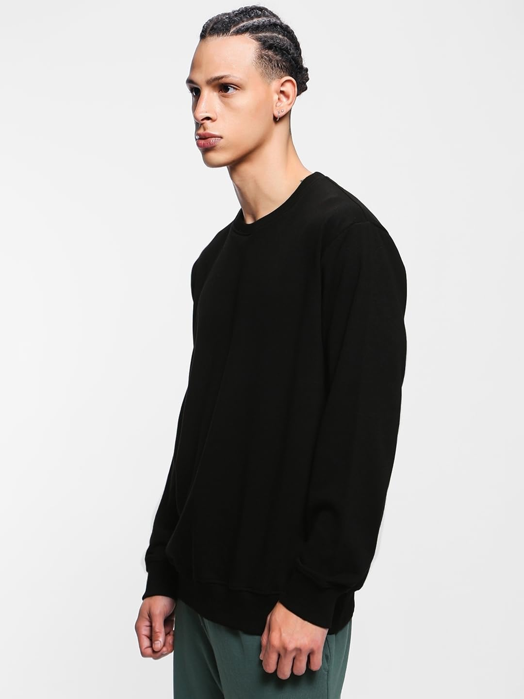 Bewakoof Mens Solid Regular Fit Full Sleeve Round Neck Cotton Sweatshirt Black