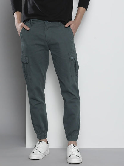 The Indian Garage Co Men Slim Fit Solid Mid-Rise Stretchable Cuffed Cargos Dark Grey
