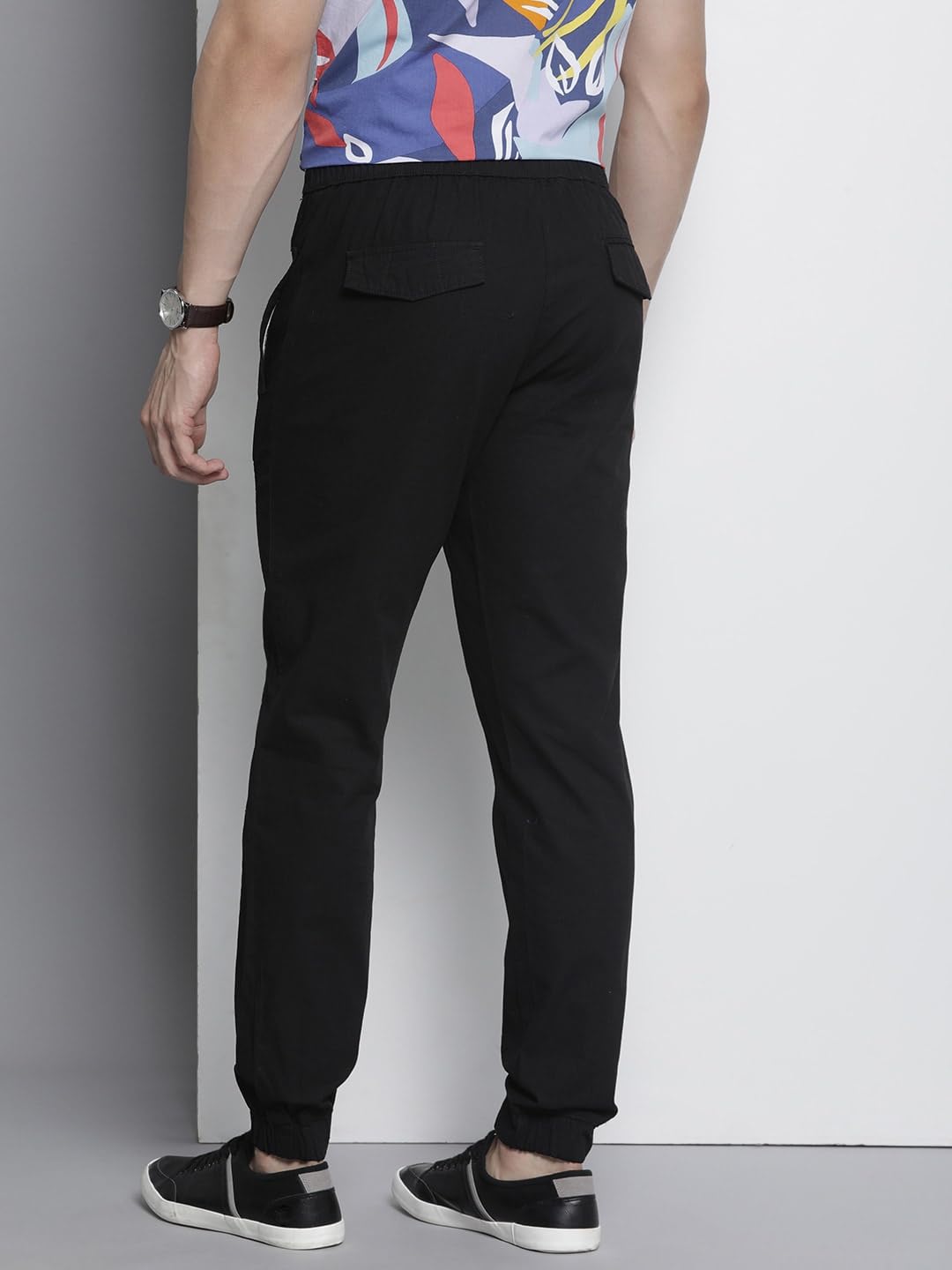 The Indian Garage Co Men Regular Fit Solid Mid-Rise Woven Joggers Black