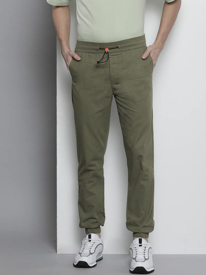 The Indian Garage Co Men Slim Fit Solid Mid-Rise Woven Joggers Green