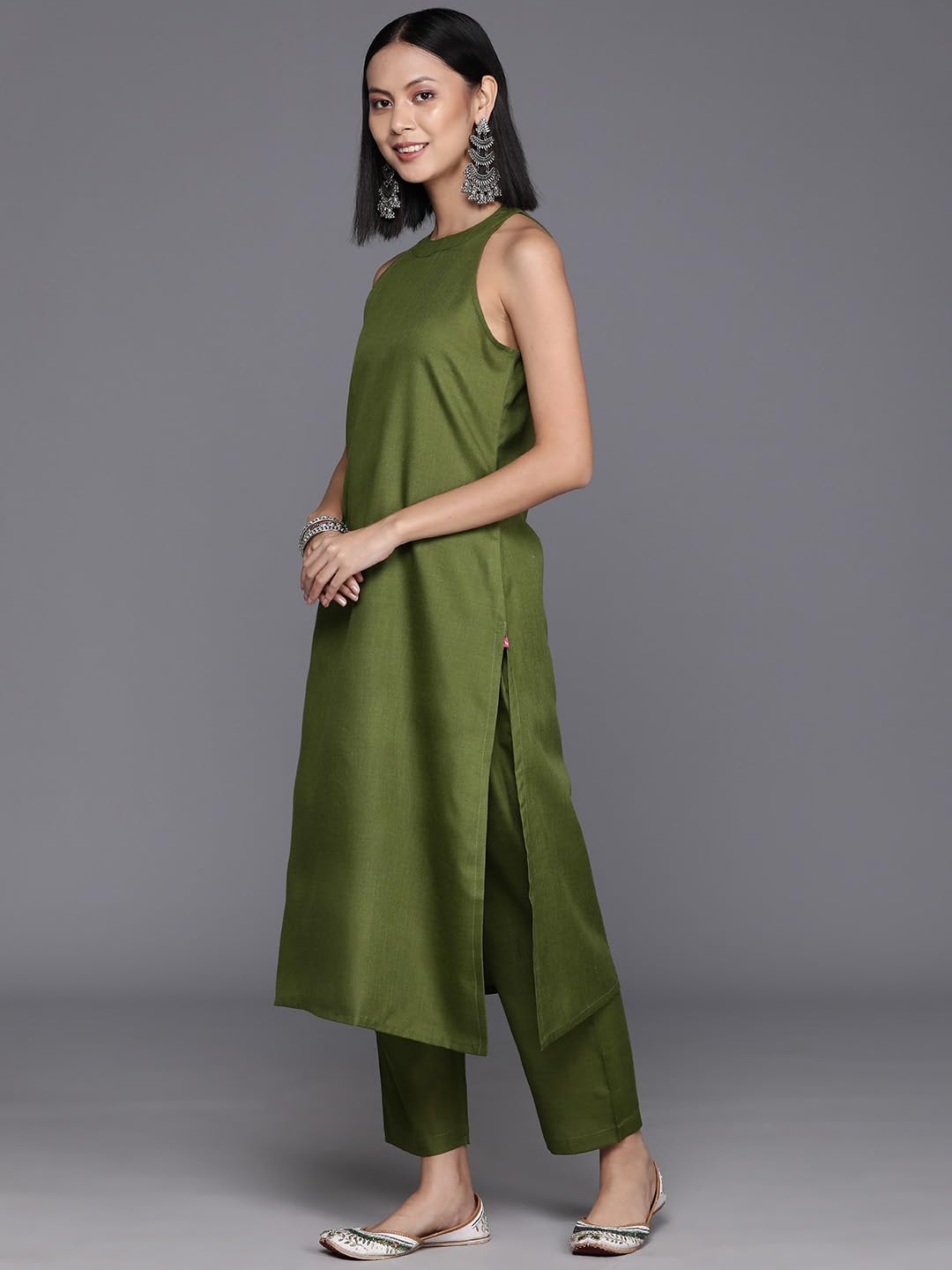 Varanga Women Green Solid Kurta Set Paired With Printed Dupatta