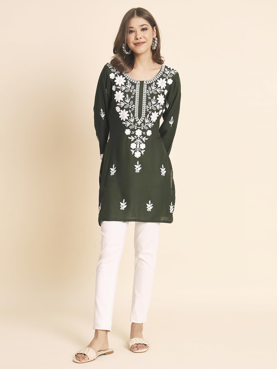 Vairagee WomenS Rayon Straight Cut Round Neck Kurta With Beautiful Lucknowi Chickenkari Work (1594)