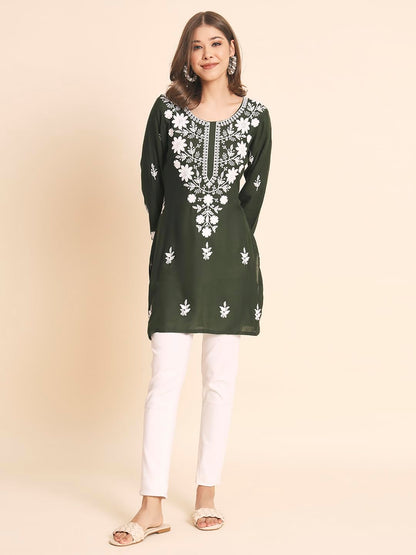Vairagee WomenS Rayon Straight Cut Round Neck Kurta With Beautiful Lucknowi Chickenkari Work (1594)