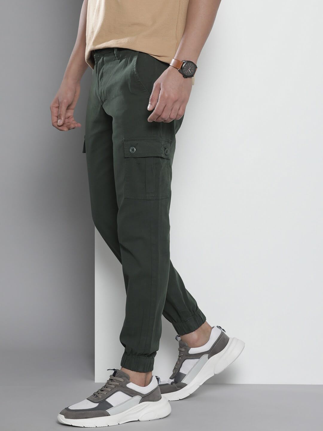 The Indian Garage Co Men Slim Fit Solid Mid-Rise Stretchable Cuffed Cargos Jungle Green