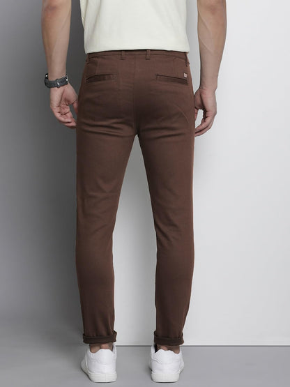 The Indian Garage Co Men Slim Fit Solid Mid-Rise Stretchable Chinos Seal Brown