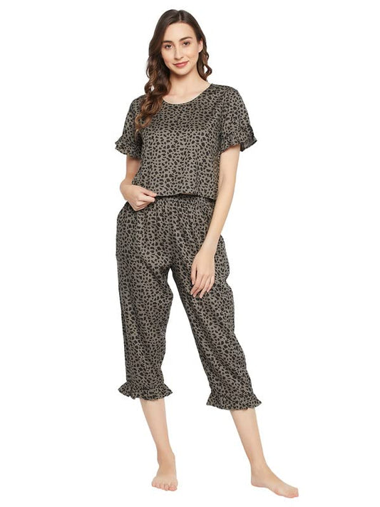 Clovia Womens Rayon Animal Print Top & Capri Set in Green (LS0696P17_Green_XXL)