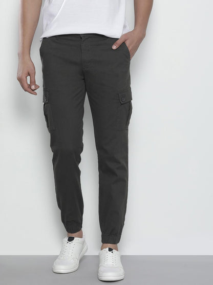 The Indian Garage Co Men Slim Fit Solid Mid-Rise Stretchable Cuffed Cargos Charcoal Black