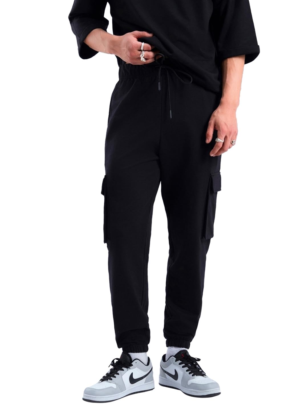 Bewakoof Air 1.0 Mens Solid Oversized Mid Rise Joggers_552880_Black_Medium