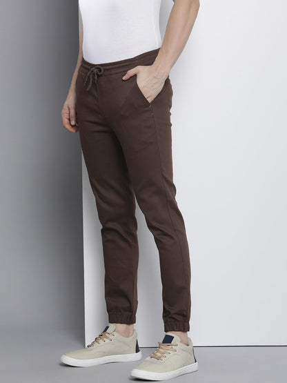 The Indian Garage Co Men Slim Fit Solid Mid-Rise Stretchable Chino Joggers Seal Brown