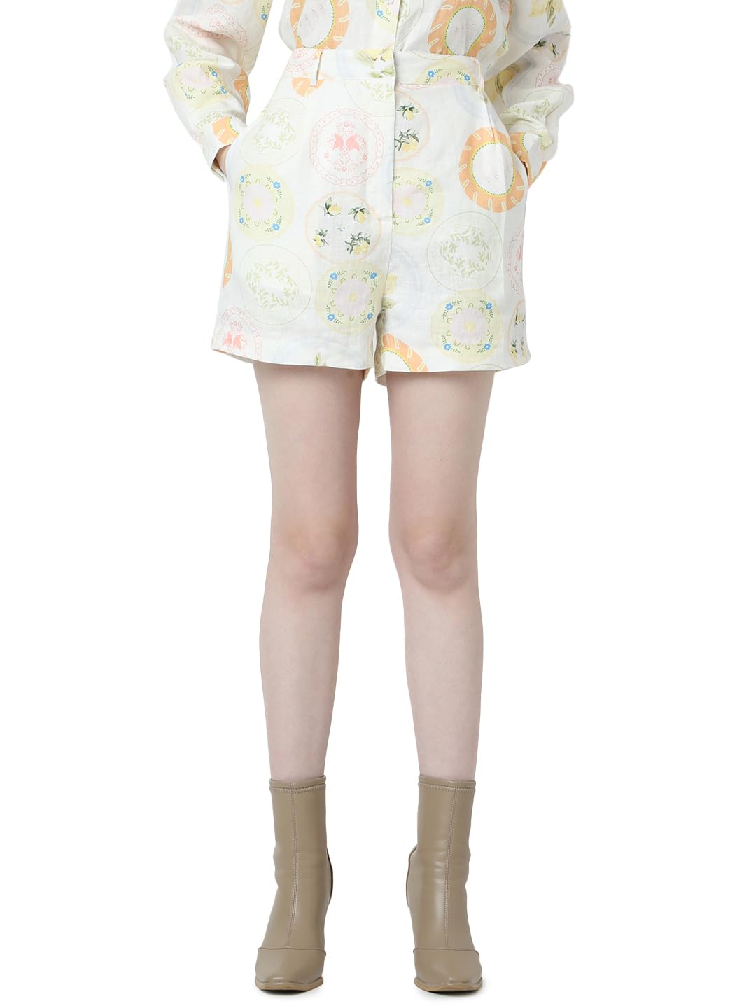 Vero Moda Women Graphic Print White Linen Regular Fit Above Knee Length High Rise Shorts