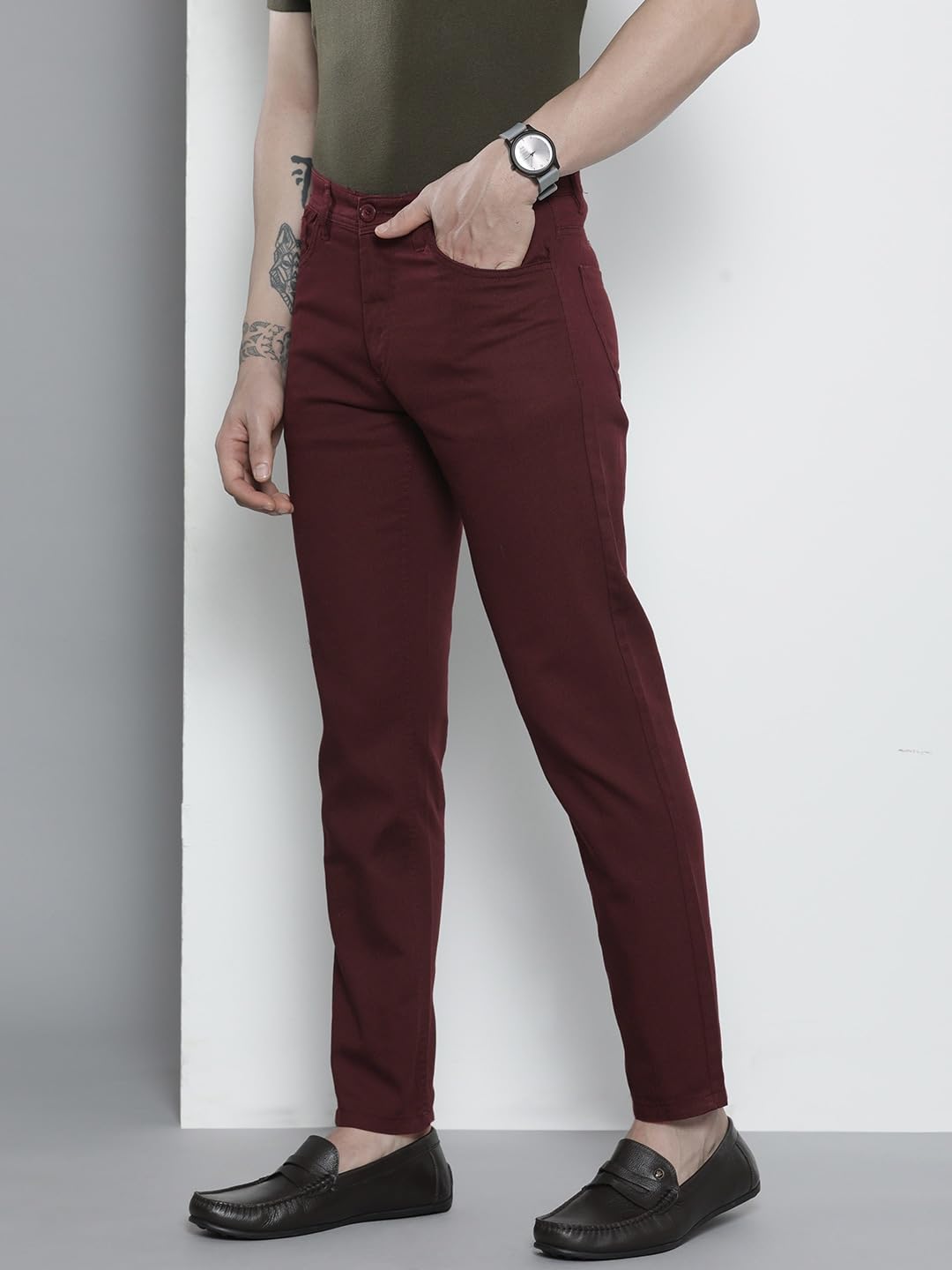 The Indian Garage Co Men Slim Fit Solid Mid-Rise Stretchable Chinos Burgundy