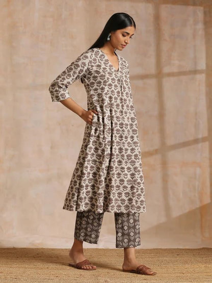 Patlani WomenS Digital Printed Cotton Kurta With Pant.