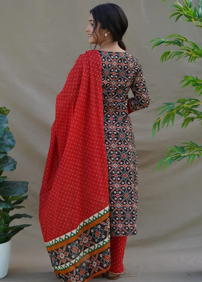 GoSriKi Women's Cotton Blend Straight Printed Kurta with Pant & Dupatta (Makshi-NW-GS)