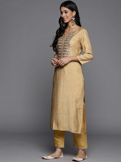 Varanga Digital Printed Embroidered Kurta With Straight Pant And Embroidered Dupatta