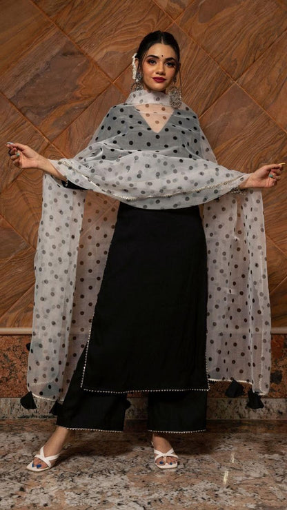 Modestouze Attires WomenS Black Solid Calf Length Neck 3/4 Length Regular Sleeves Kurta And Palazzo Set With Printed Organza Du
