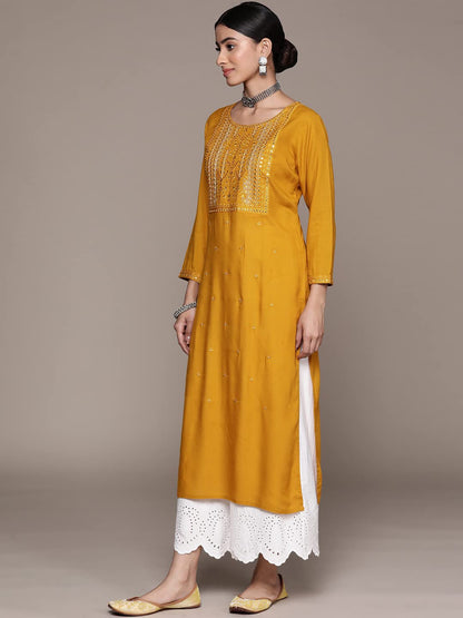 ishin Women's Viscose Straight Embellished Straight Kurta