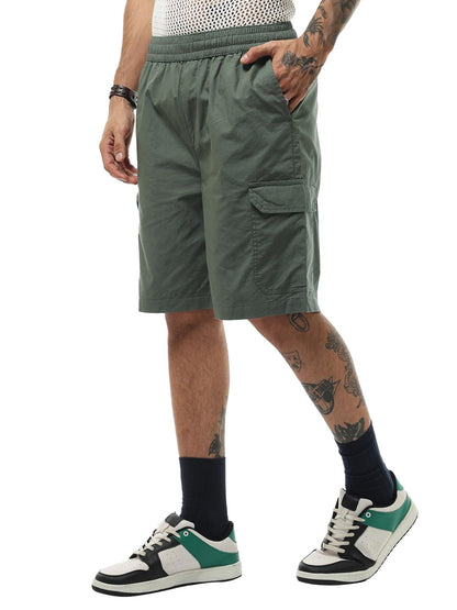 Bewakoof Mens Solid Oversized Fit Poplin Cargo Shorts_634304_Green_2XL