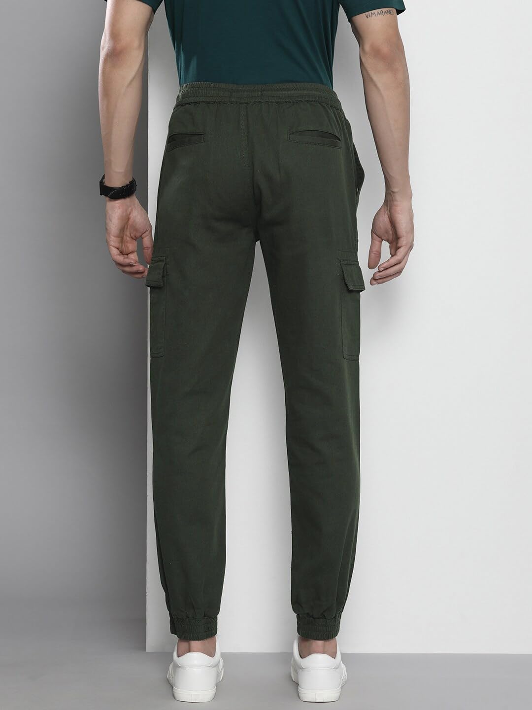 The Indian Garage Co Men Slim Fit Solid Mid-Rise Cuffed Cargos Jungle Green