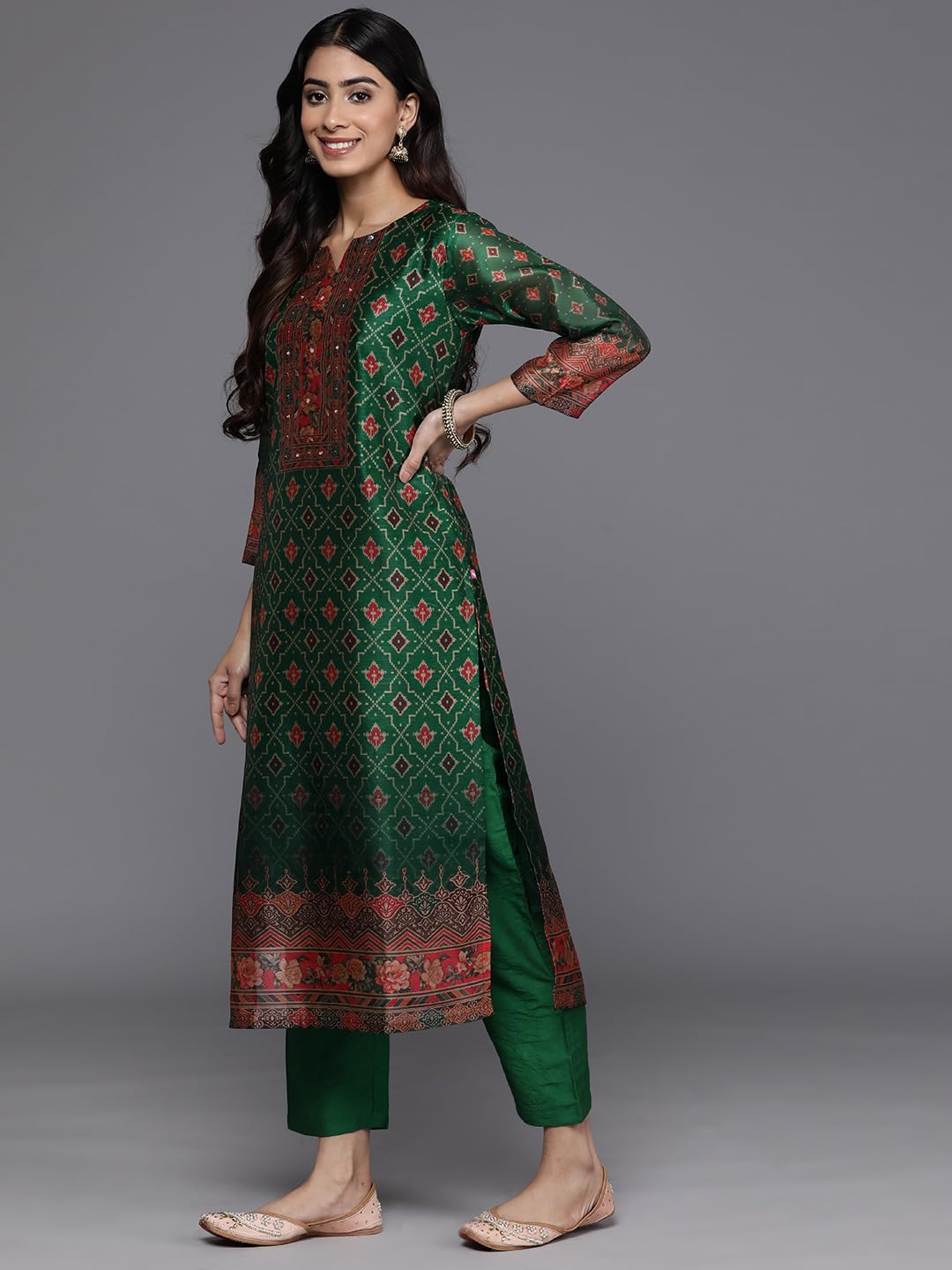 Varanga Women Green Ethnic Motif Printed Straight Kurta Paired With Tonal Bottom And Printed Dupatta.