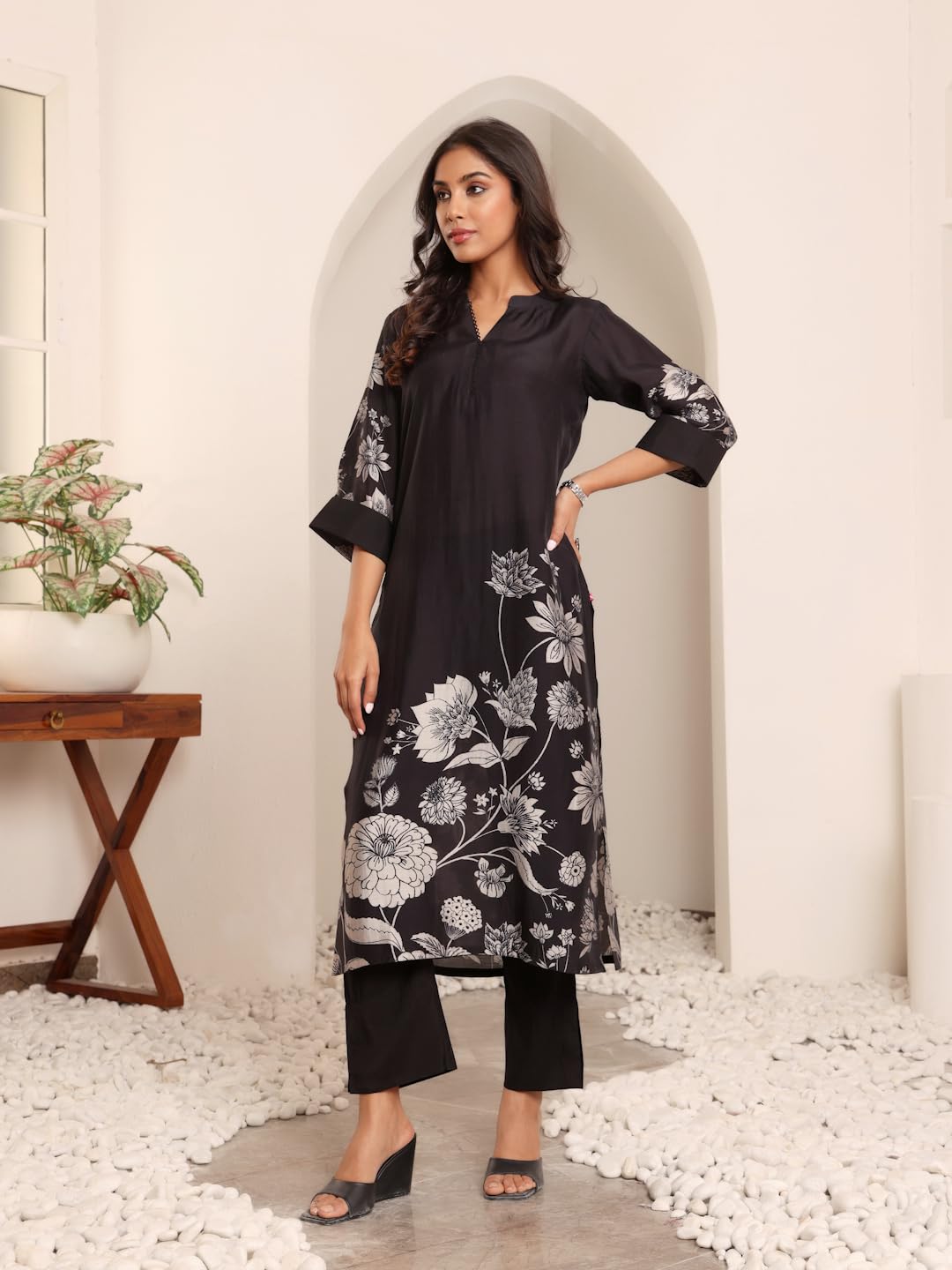 Varanga Women Black Floral Printed Kurta With Solid Trouser  Stylish And Comfortable Ethnic Set