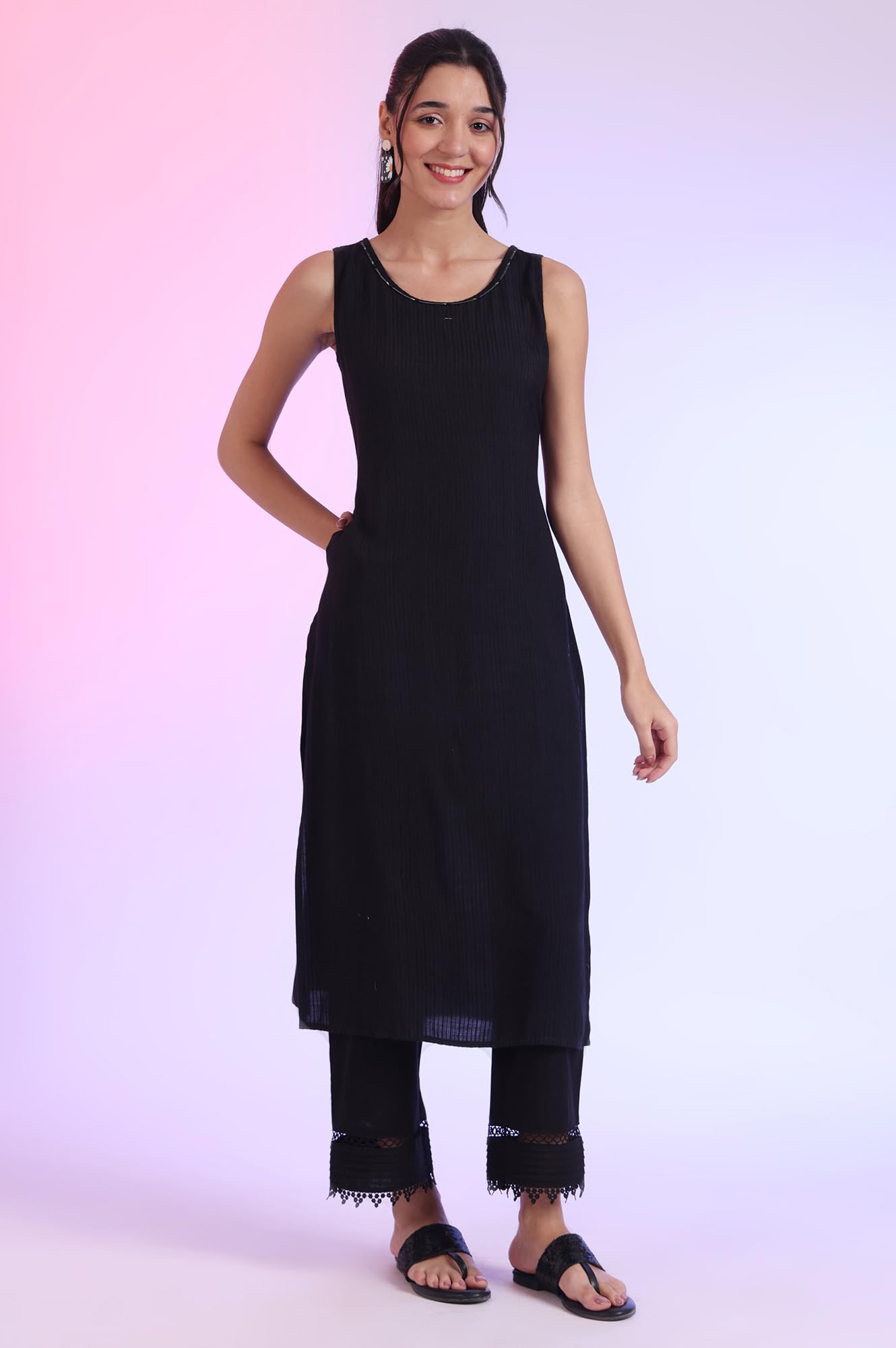 Aurelia Women's Black Solid Straight Kurta