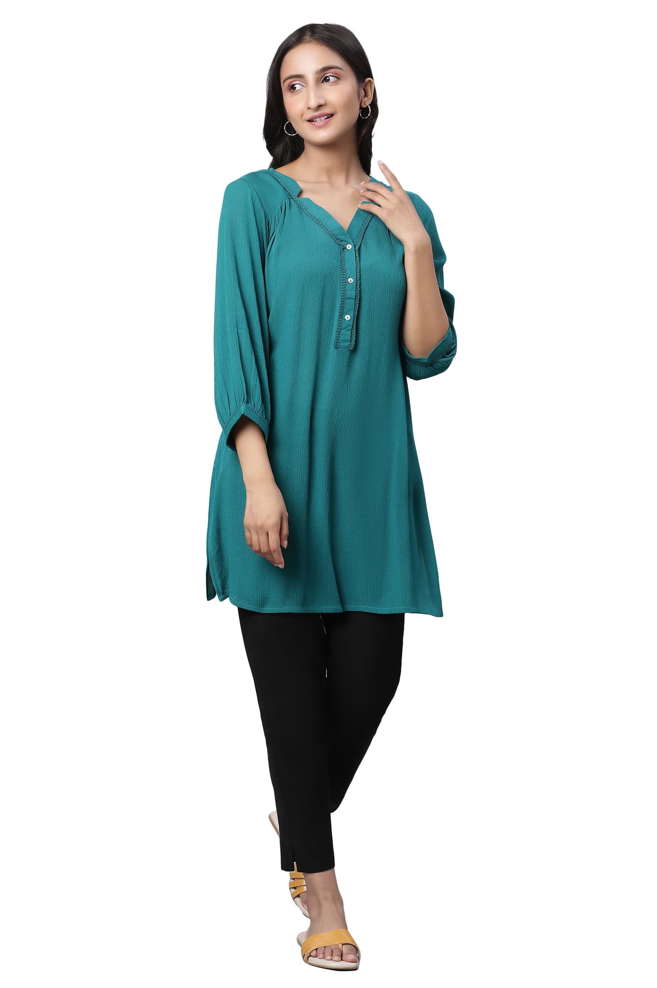Aurelia Women Green Solid Rayon Straight Kurti