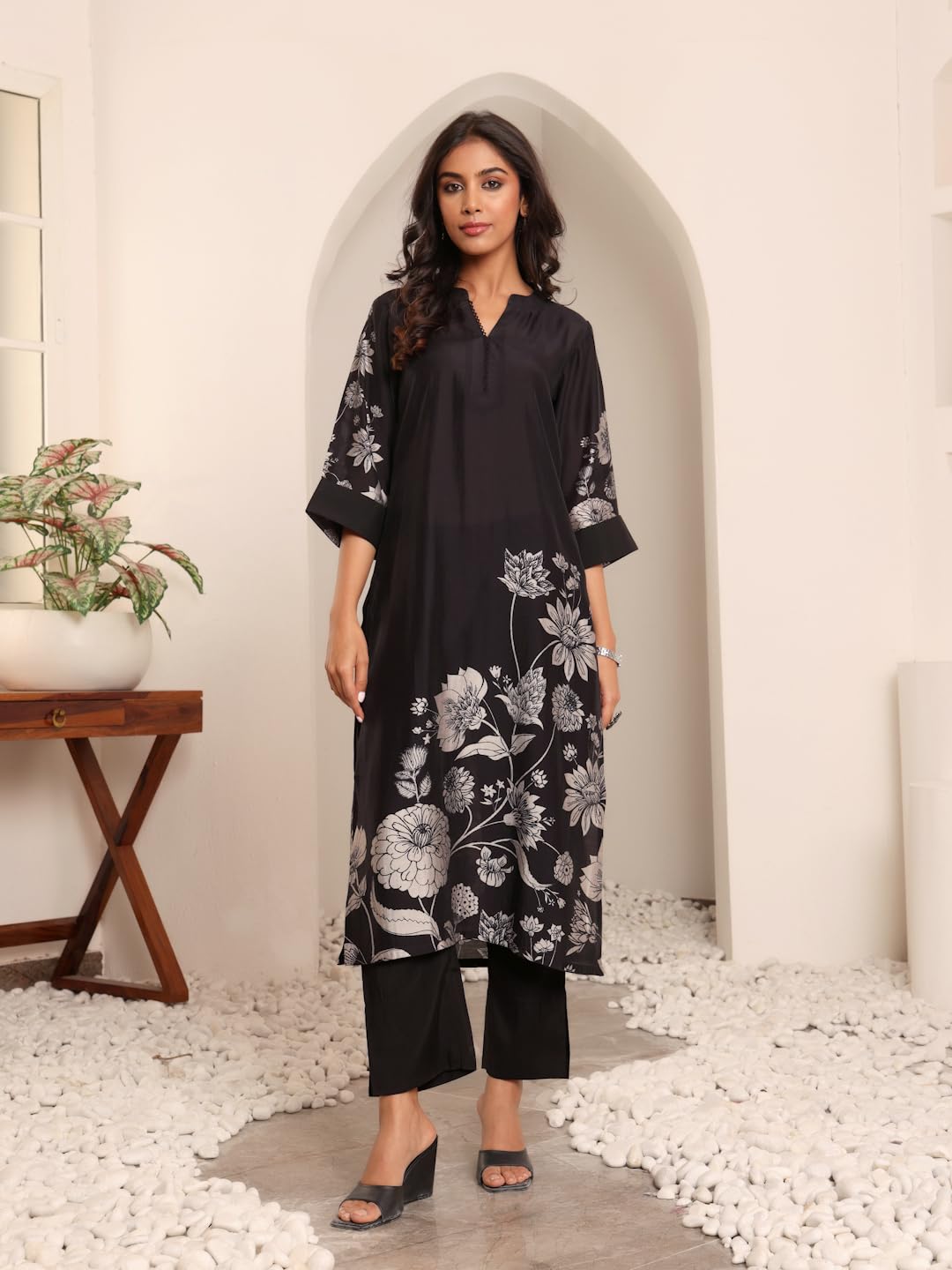 Varanga Women Black Floral Printed Kurta With Solid Trouser  Stylish And Comfortable Ethnic Set
