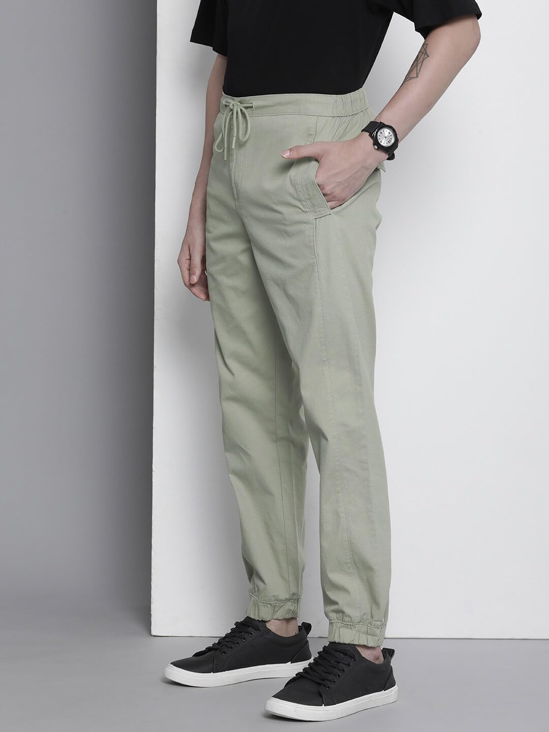 The Indian Garage Co Men Regular Fit Solid Mid-Rise Woven Joggers Green