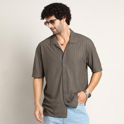 Campus Sutra Mens Taupe Brown Zigzag-Helix Resort Oversized Shirt for Casual Wear | Cuban Collar | Short Regular Sleeves | Butt