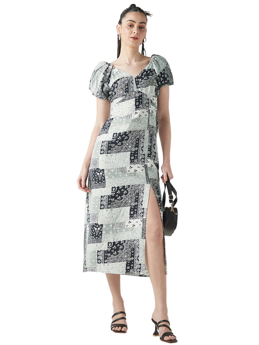 Bewakoof Official Disney Merchandise Mickey WomenS All Over Printed Oversized Fit Half Sleeve V-Neck Nylon Blend Dress_635470_B